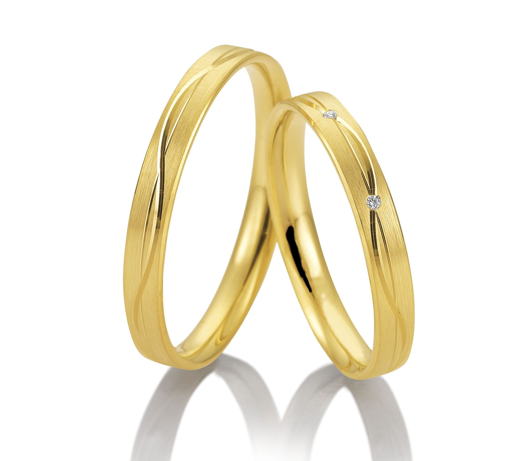 Schlichte Perfektion – Eheringe in Basic Light 3 auf eheringkaufen.ch erhältlich.