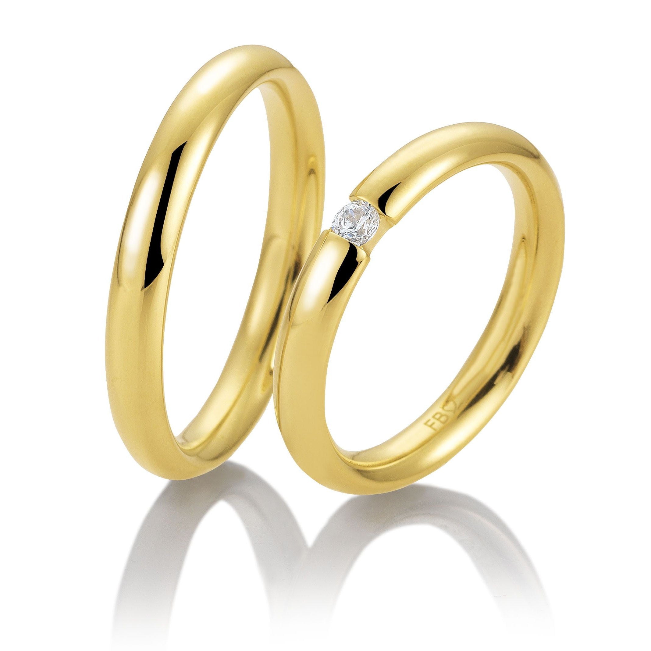 Schlichte Perfektion – Eheringe in Basic Light 3 auf eheringkaufen.ch erhältlich.