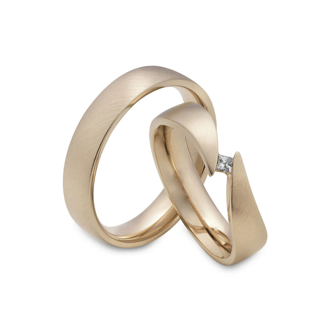 Royal Romance - Eheringe mit königlichem Glanz auf eheringkaufen.ch erhältlich.