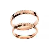 Eheringe in Gold - Liebe, gefasst in Gold auf eheringkaufen.ch erhältlich.